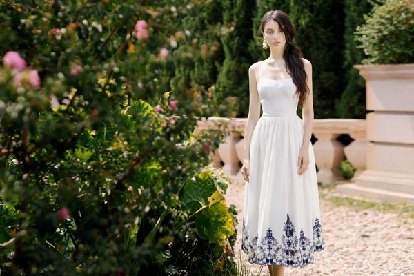 SECRET TO EMBODYING POETIC CHARM IN THE RADIANT SUMMER WITH WHITE DRESSES